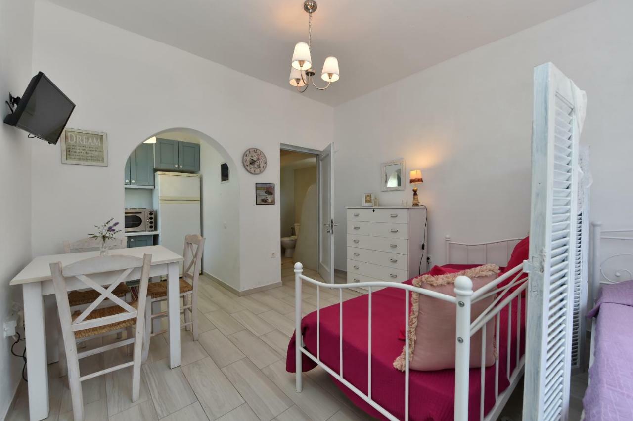 Вилла "Sea Front" Rose'S House Kardhiani Экстерьер фото