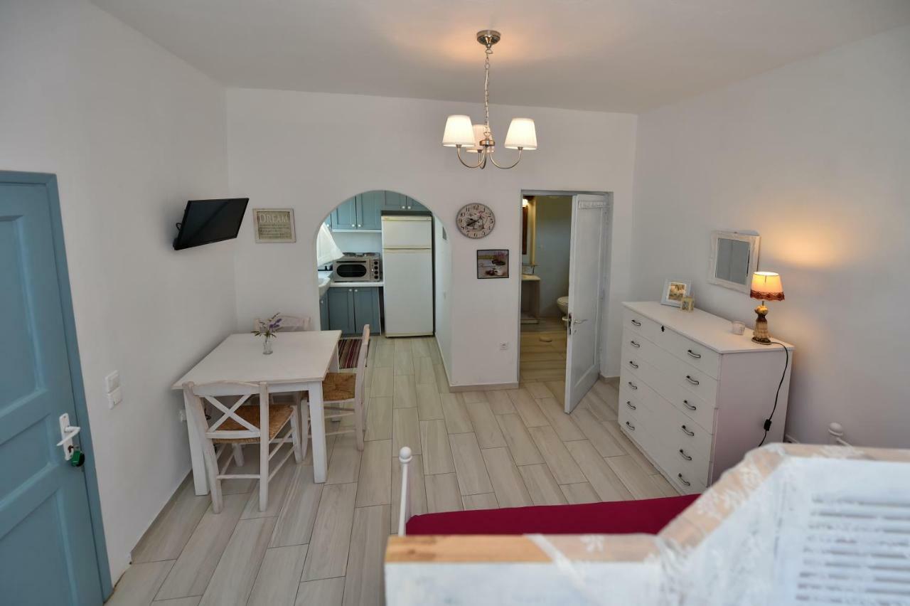 Вилла "Sea Front" Rose'S House Kardhiani Экстерьер фото